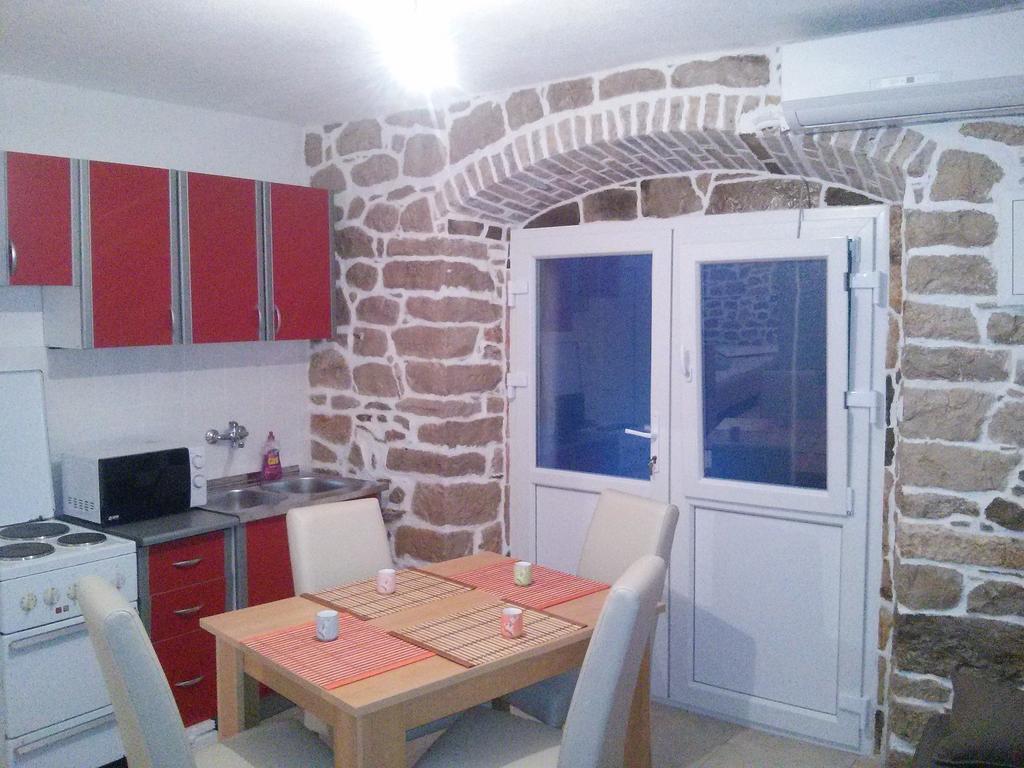 Holiday House Popovic Sućuraj Buitenkant foto